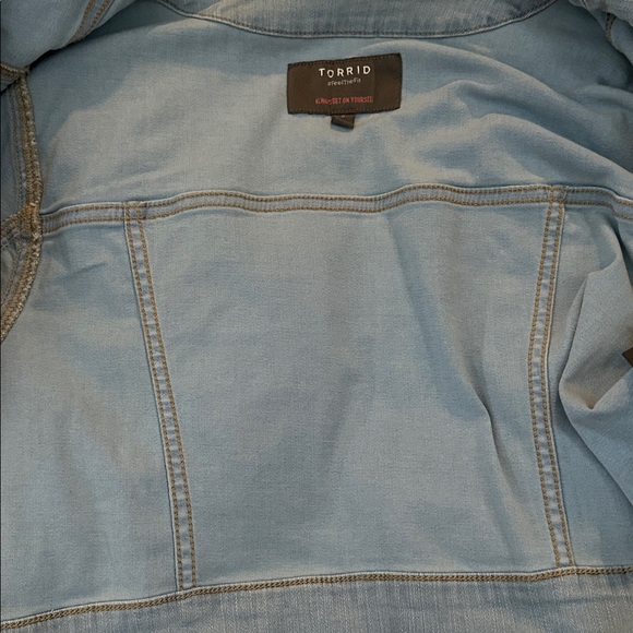 Torrid Like NEW Light Wash Cropped Collarless 3/4 sleeve Jean Jacket Medium - Picture 11 of 11
